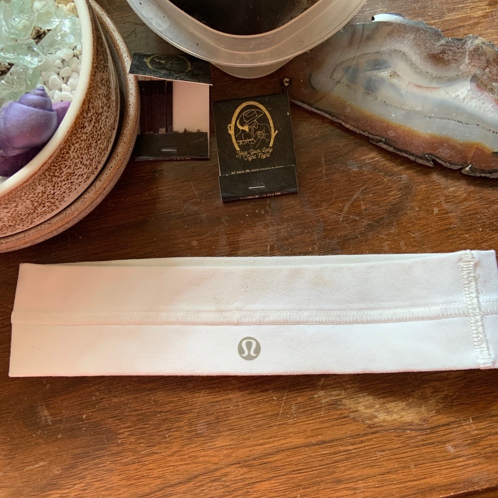 White Lululemon Headband!🐚